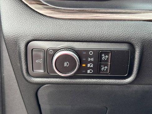 Used 2023 Ford Explorer Limited image 19