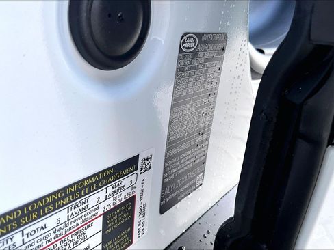 New 2026 Land Rover Range Rover Velar Dynamic SE image 13