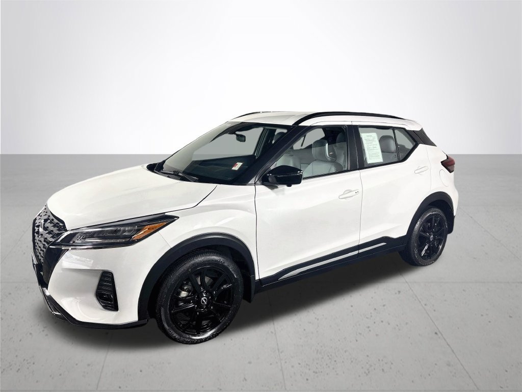 Used 2024 Nissan Kicks SR w/ SR Premium Package FWD image 2