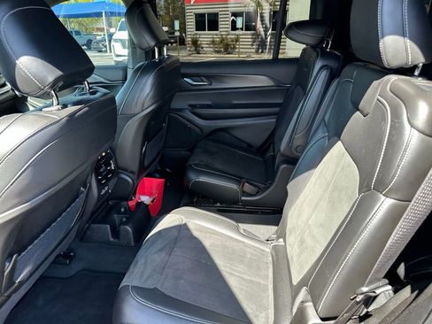 Used 2025 Jeep Grand Cherokee L Altitude RWD image 17