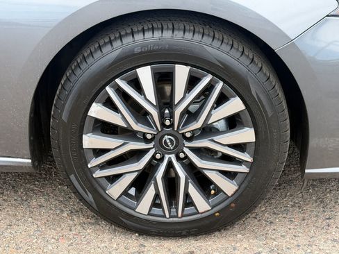 Used 2024 Nissan Altima 2.5 SV FWD image 10