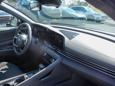 Certified 2024 Hyundai Elantra SEL w/ Convenience Package image 21