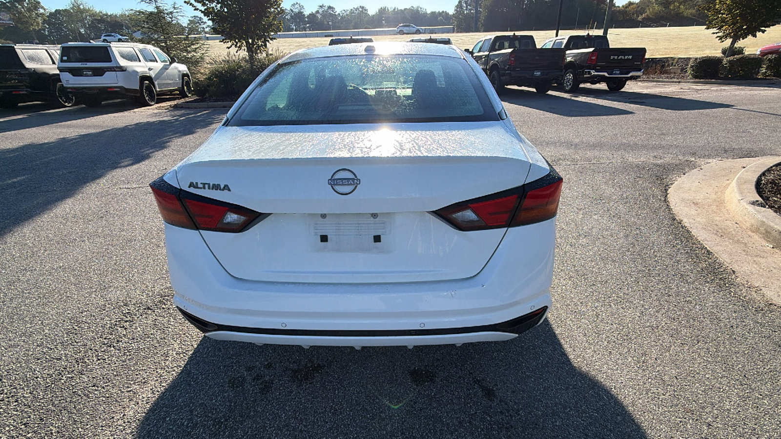 Used 2025 Nissan Altima 2.5 SV FWD image 9