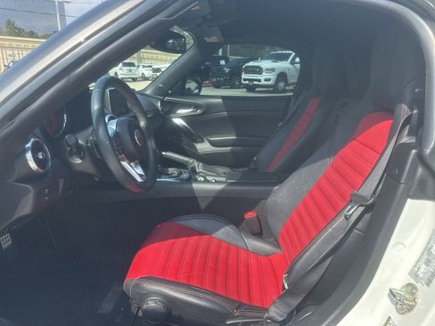 Used 2017 FIAT 124 Spider Abarth image 9