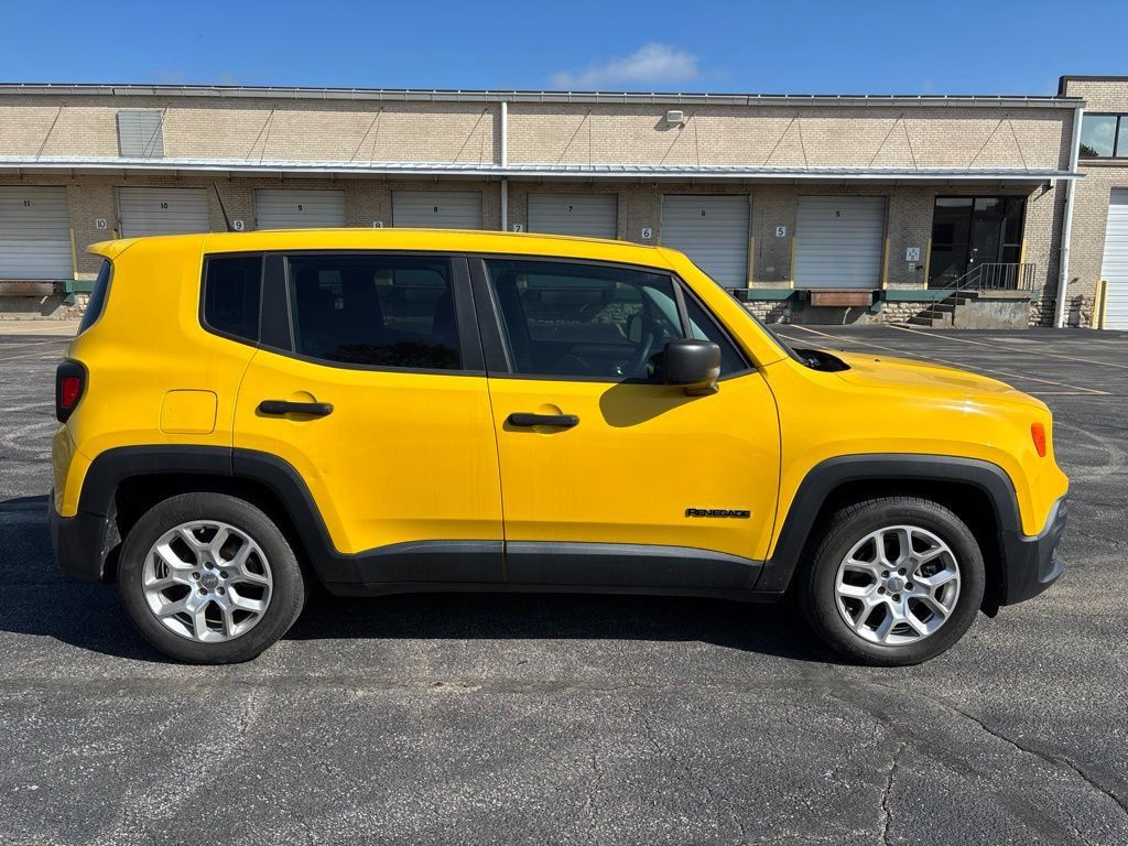 Used 2015 Jeep Renegade Sport w/ Power & Air Group FWD image 2