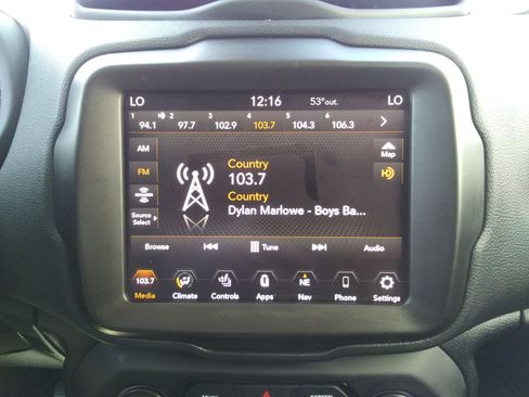 Used 2023 Jeep Renegade Trailhawk w/ Trailhawk Elite Group AWD/4WD image 18