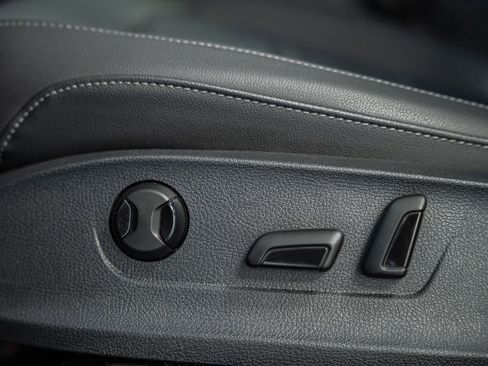 Used 2021 Volkswagen Passat 2.0T R-Line image 37