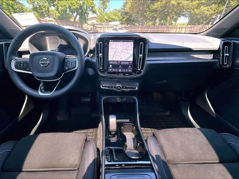 Used 2023 Volvo C40 P8 Recharge Plus w/ Climate Package AWD/4WD image 18