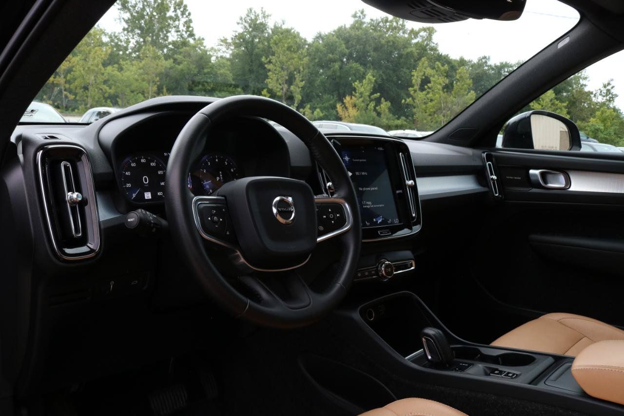 Used 2019 Volvo XC40 T5 Momentum AWD/4WD image 5