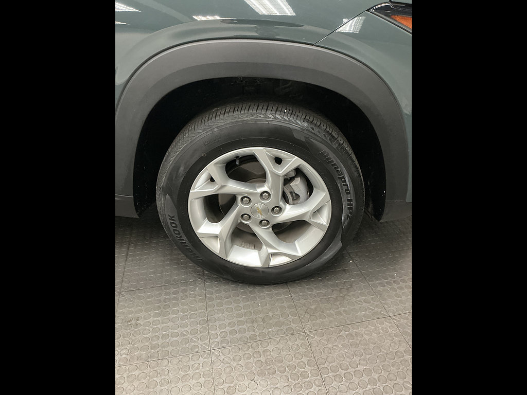 Used 2025 Chevrolet Trax LS w/ LS Convenience Package FWD image 37