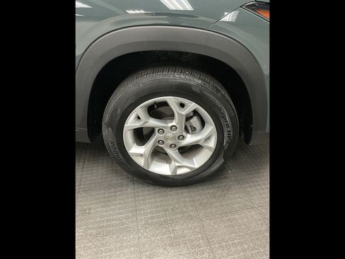 Used 2025 Chevrolet Trax LS w/ LS Convenience Package FWD image 37