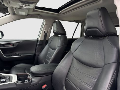 Used 2019 Toyota RAV4 Limited w/ Advanced Technology Package AWD/4WD image 15