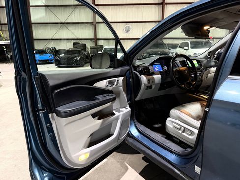 Used 2019 Honda Pilot Touring image 12