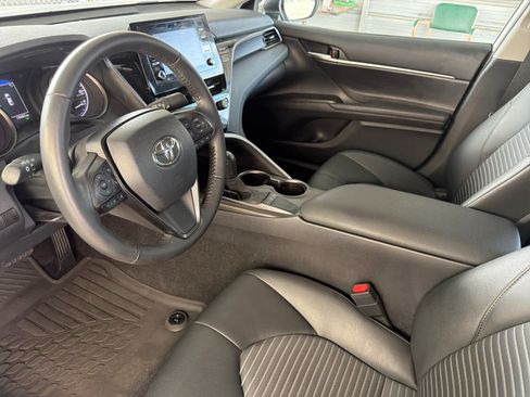 Used 2024 Toyota Camry SE FWD image 11