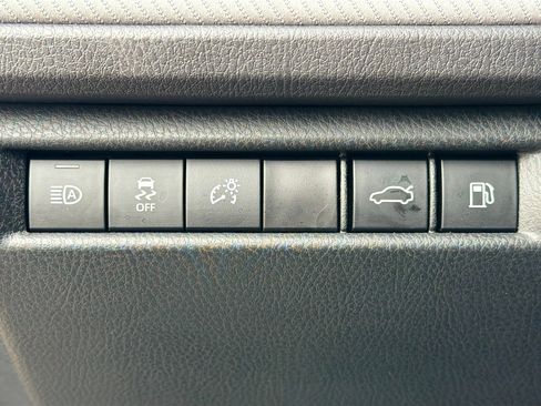 Used 2025 Toyota Camry SE image 33