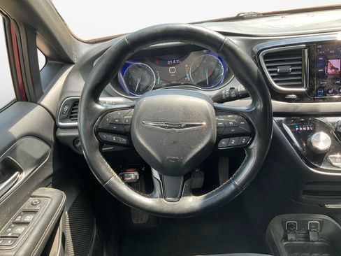 Used 2019 Chrysler Pacifica Touring Plus FWD image 12
