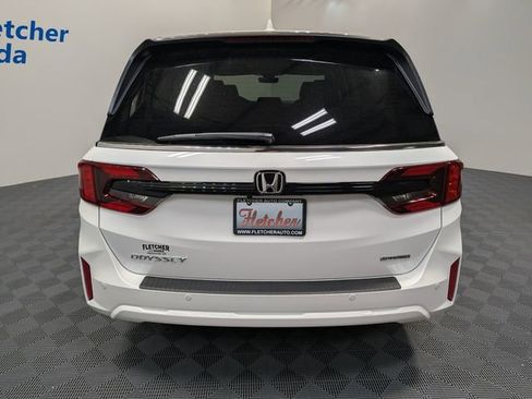 New 2026 Honda Odyssey Touring image 5
