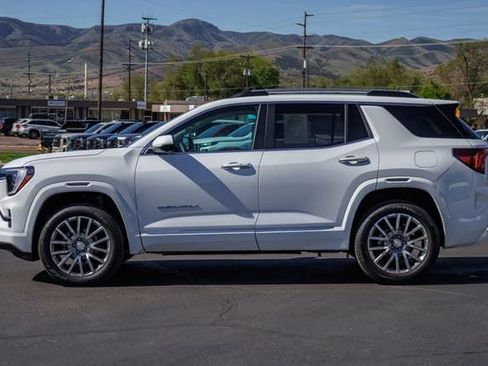 Used 2026 GMC Terrain Denali AWD/4WD image 3