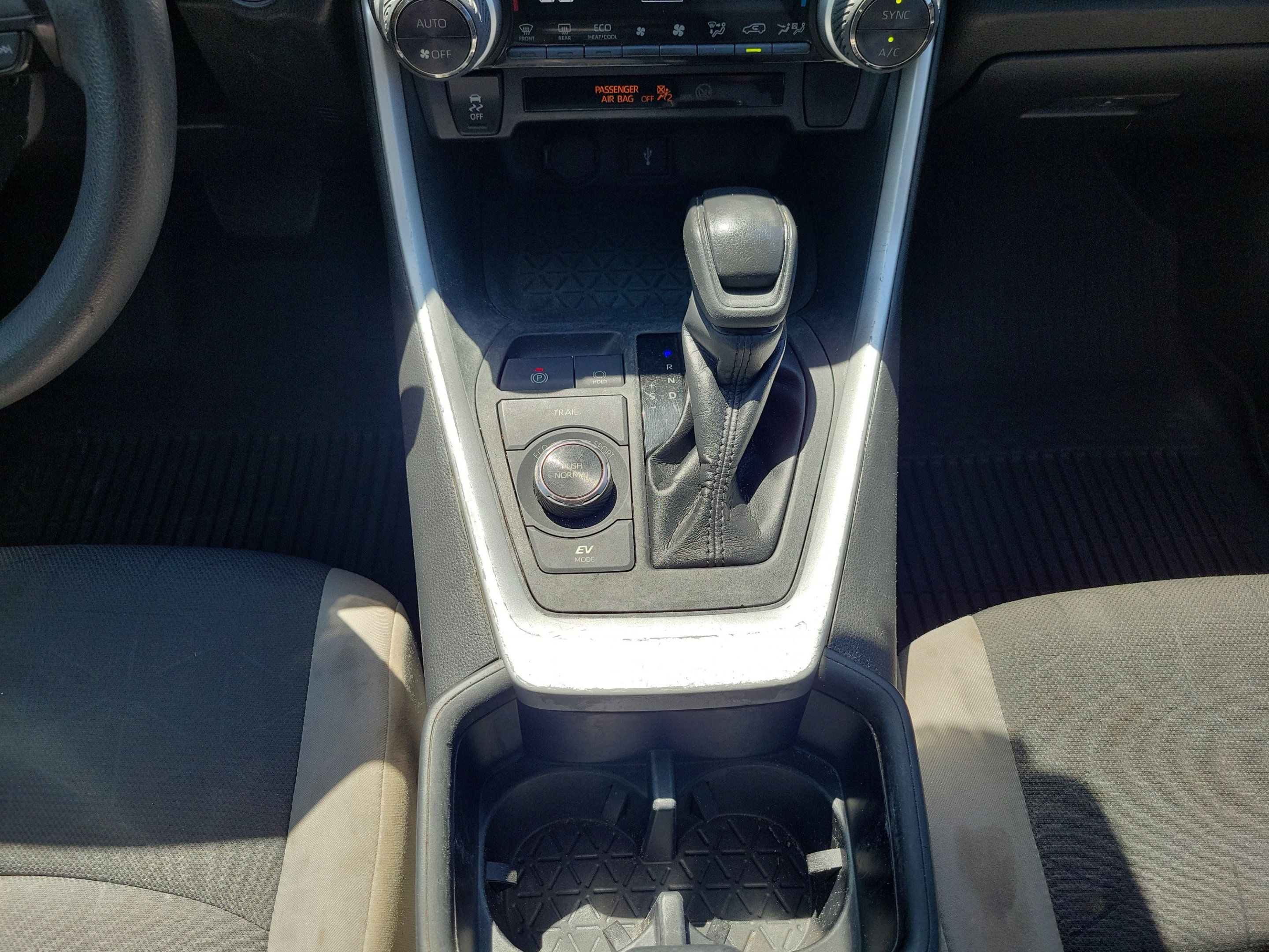 Used 2022 Toyota RAV4 XLE w/ Convenience Package AWD/4WD image 16
