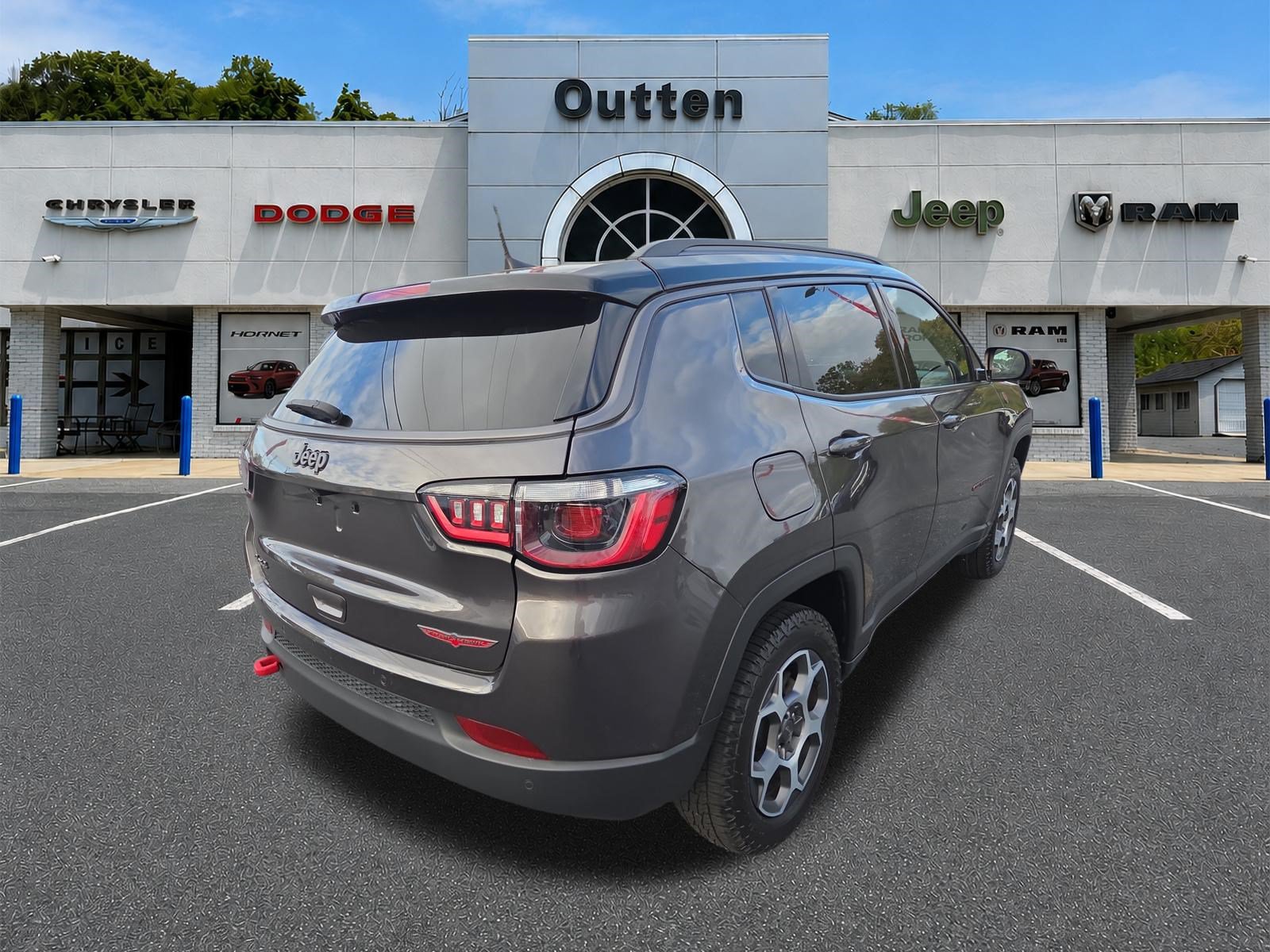 Used 2022 Jeep Compass Trailhawk w/ Trailhawk Convenience Group AWD/4WD image 4