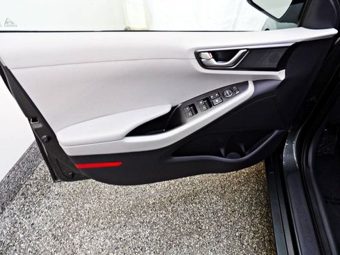 Used 2020 Hyundai Ioniq Blue FWD image 7