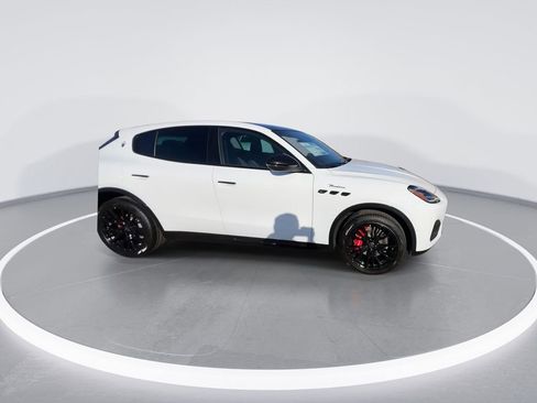 New 2025 Maserati Grecale Modena image 3