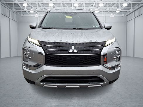 Used 2024 Mitsubishi Outlander SE AWD/4WD image 2