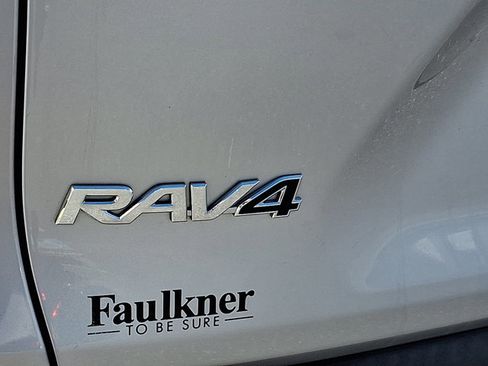 Used 2021 Toyota RAV4 XLE AWD/4WD image 29