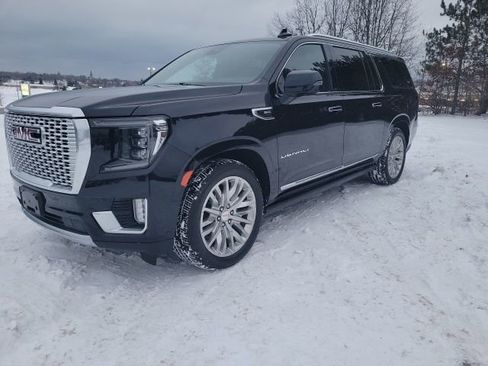Used 2023 GMC Yukon XL Denali image 3