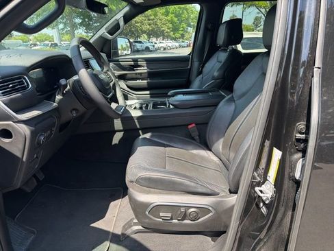 Used 2024 Jeep Wagoneer Series II w/ Flexible Seating Group image 20