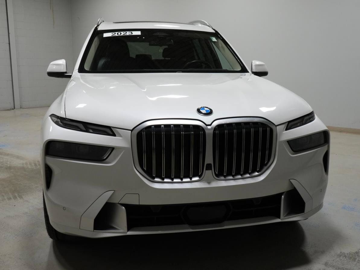 Used 2023 BMW X7 xDrive40i w/ Climate Comfort Package AWD/4WD image 18