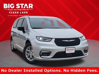 New 2026 Chrysler Pacifica Select