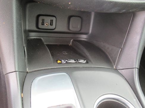 Used 2018 Chevrolet Equinox Premier image 24