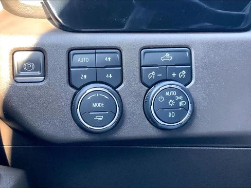 Used 2023 Chevrolet Silverado 1500 RST w/ Z71 Off-Road Package AWD/4WD image 35