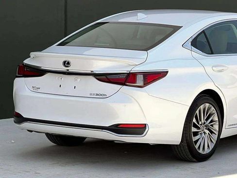 Used 2021 Lexus ES 300h w/ Luxury Package FWD image 34