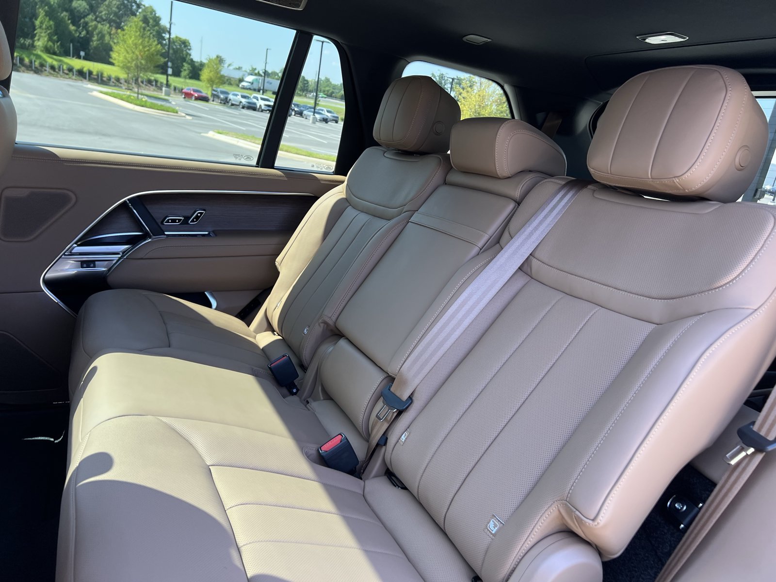 New 2026 Land Rover Range Rover Long Wheelbase SE AWD/4WD image 5