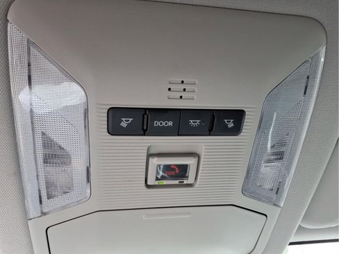 Used 2024 Toyota RAV4 LE AWD/4WD image 27