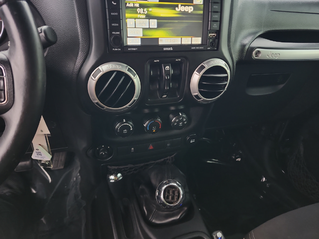 Used 2013 Jeep Wrangler Unlimited Sahara w/ Connectivity Group AWD/4WD image 24