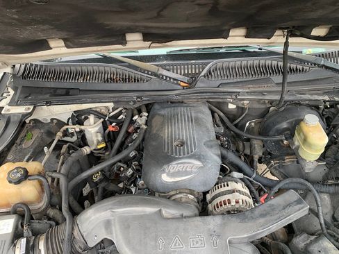 Used 2002 Chevrolet Tahoe LT RWD image 13