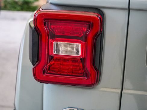 Used 2024 Jeep Wrangler Unlimited Sahara w/ Technology Group AWD/4WD image 7