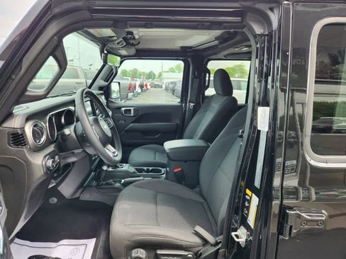 Used 2023 Jeep Wrangler Sahara image 9