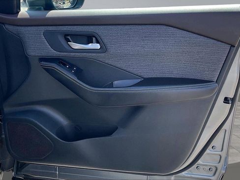 Certified 2023 Nissan Rogue SV image 24