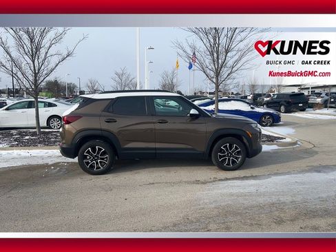 Used 2021 Chevrolet TrailBlazer ACTIV w/ Convenience Package image 3