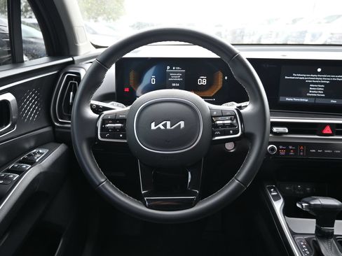 Used 2025 Kia Sorento S AWD/4WD image 10