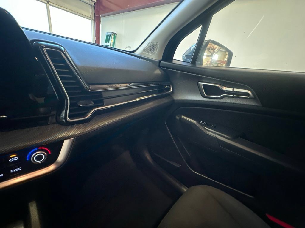 Used 2023 Kia Sportage LX AWD/4WD image 20
