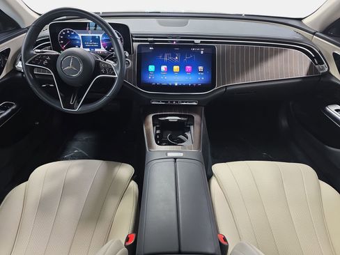 Used 2025 Mercedes-Benz E 350 4MATIC Sedan image 9