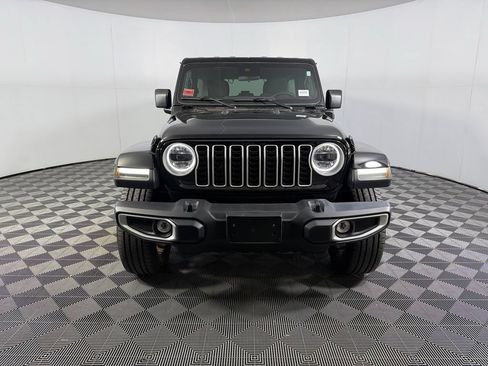 Used 2025 Jeep Wrangler Unlimited Sahara AWD/4WD image 2