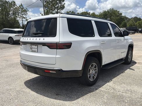 Used 2023 Jeep Wagoneer 4WD image 6