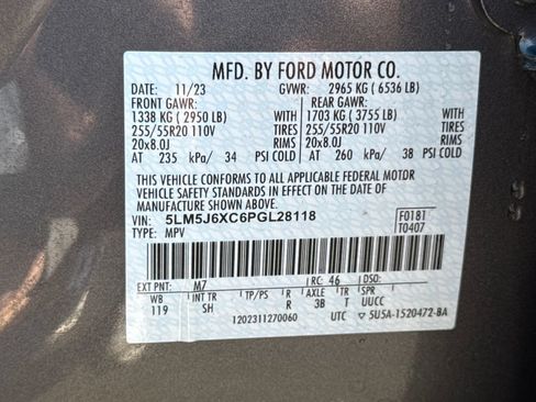Used 2023 Lincoln Aviator AWD w/ Premium Package image 29