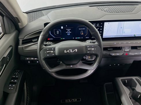 Used 2024 Kia EV9 Light Long Range RWD image 18